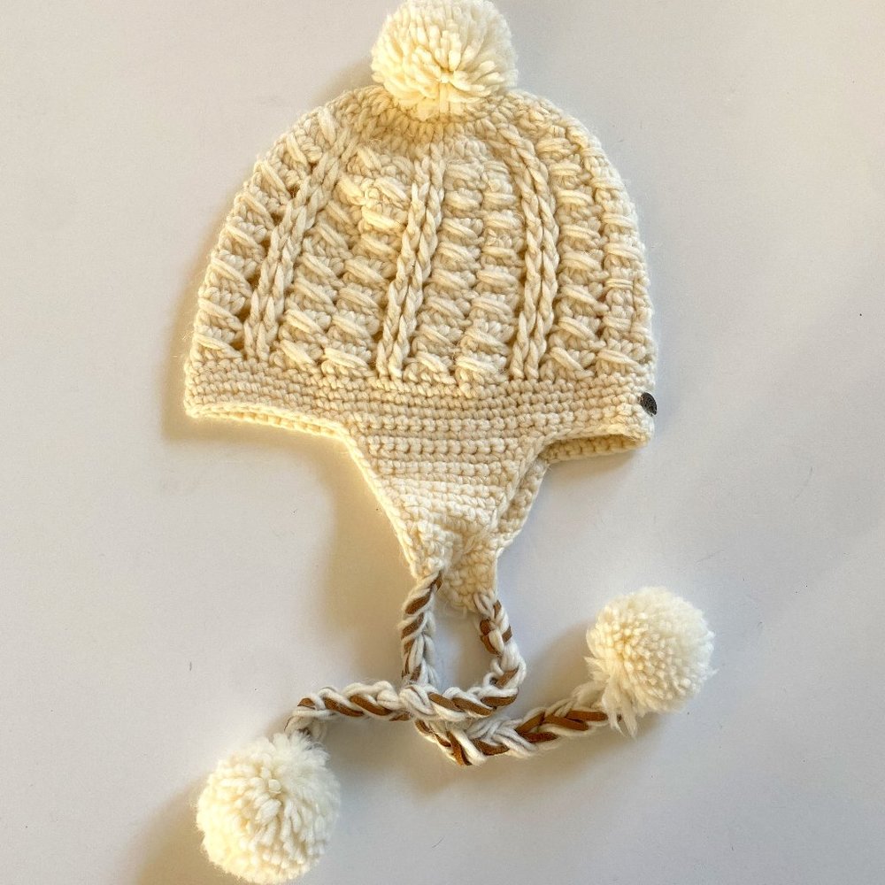 Quiksilver, OSFA beige women's knit winter beanie with ties and ear covers. EUC.